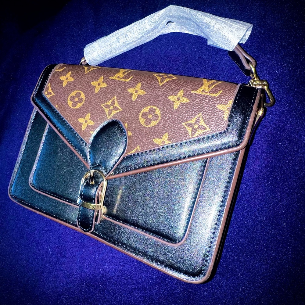 BRAND NEW Louis Vuitton Purse